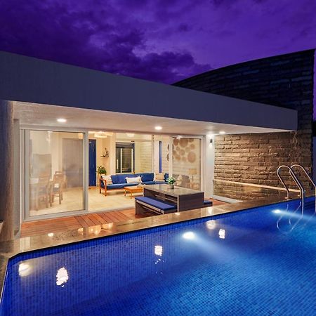 Saffronstays Kaia Waters By Kosha Villas, Pawna - Greek Style Villa With Panoramic View Of Pawna Lake Kolvan Bagian luar foto